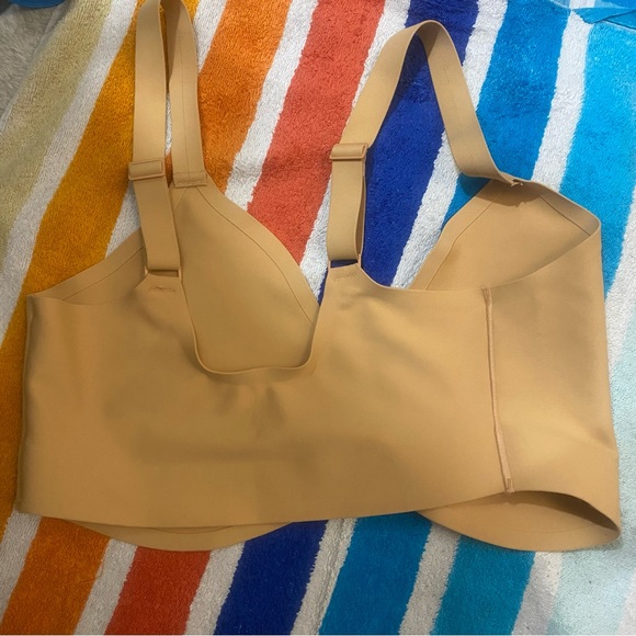 NWOT Parade Seamless Universal Smooth Lift Triangle Bralette in Sand - Picture 6 of 9